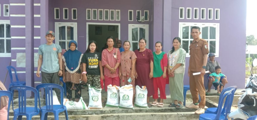 Penyaluran Bantuan Pangan Alokasi Juni s/d Juli 2025 di Kampung Kibang Pacing